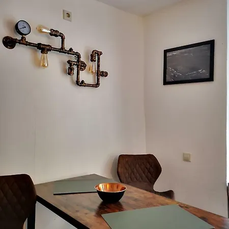 B 2 Industrialstyle شقة *